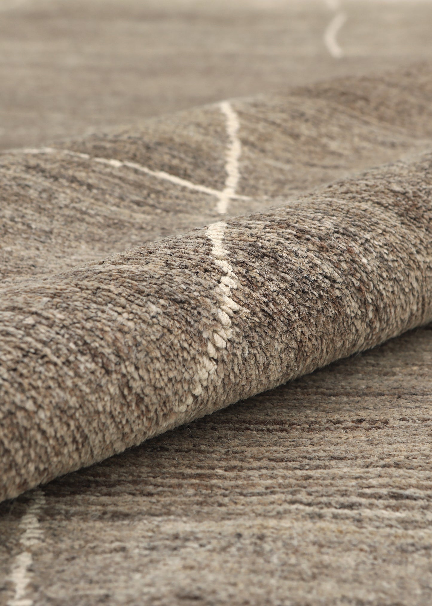 Fonal by Eszter Nagy