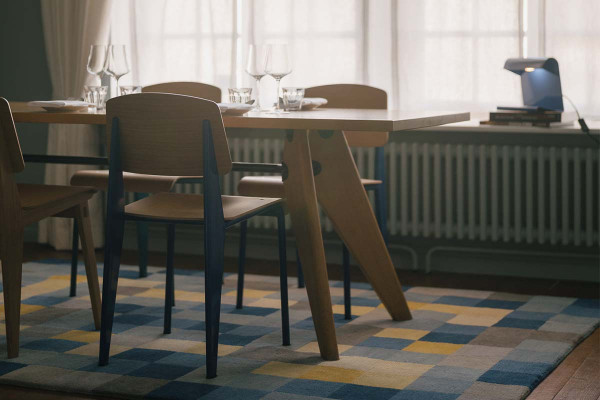 Bauhaus Teppich im Restaurant